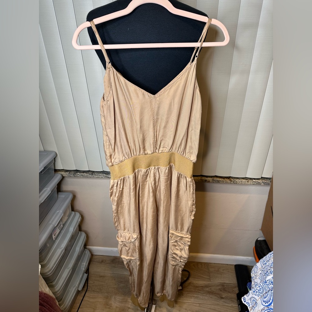 5 a7 Cinq a Sept Beige/ Gold Amia V-neck Jogger Jumpsuit Size Large - Picture 11 of 13